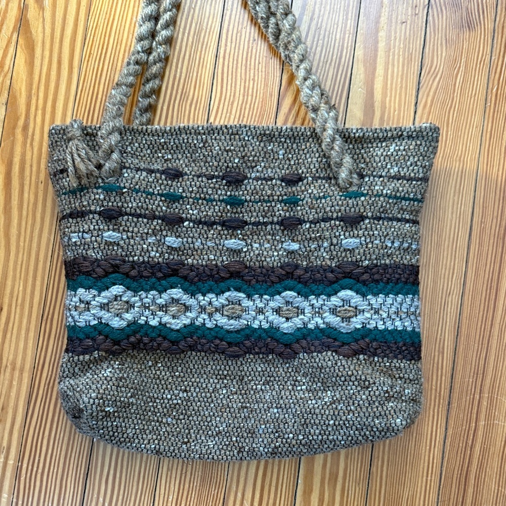 Vintage hand woven natural fiber shoulder bag.